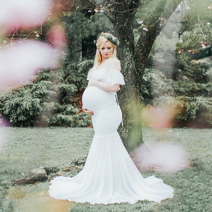 Pregnant woman lace dress